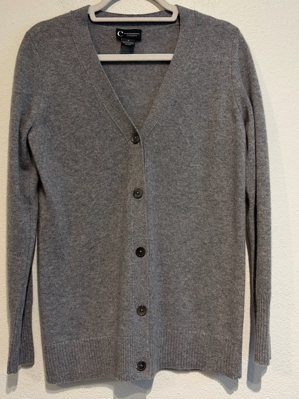 Bloomingdale's Gray V-Neck 100% Cashmere Button Down Cardigan